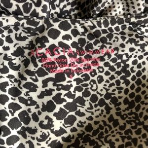 acacia swimwear Swim - Acacia Florence snakeskin sz S acacia swimwear Swim - Acacia Florence snakeskin sz S